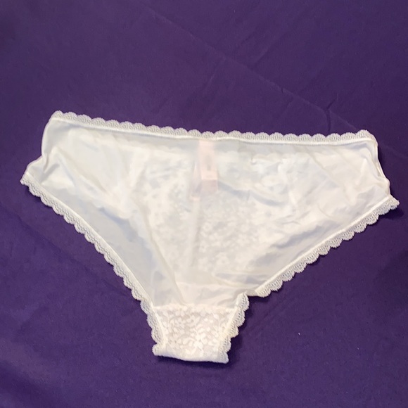 NWT off white lace,satin size extra-large, Victoria’s Secret bikini underwear - Picture 4 of 5